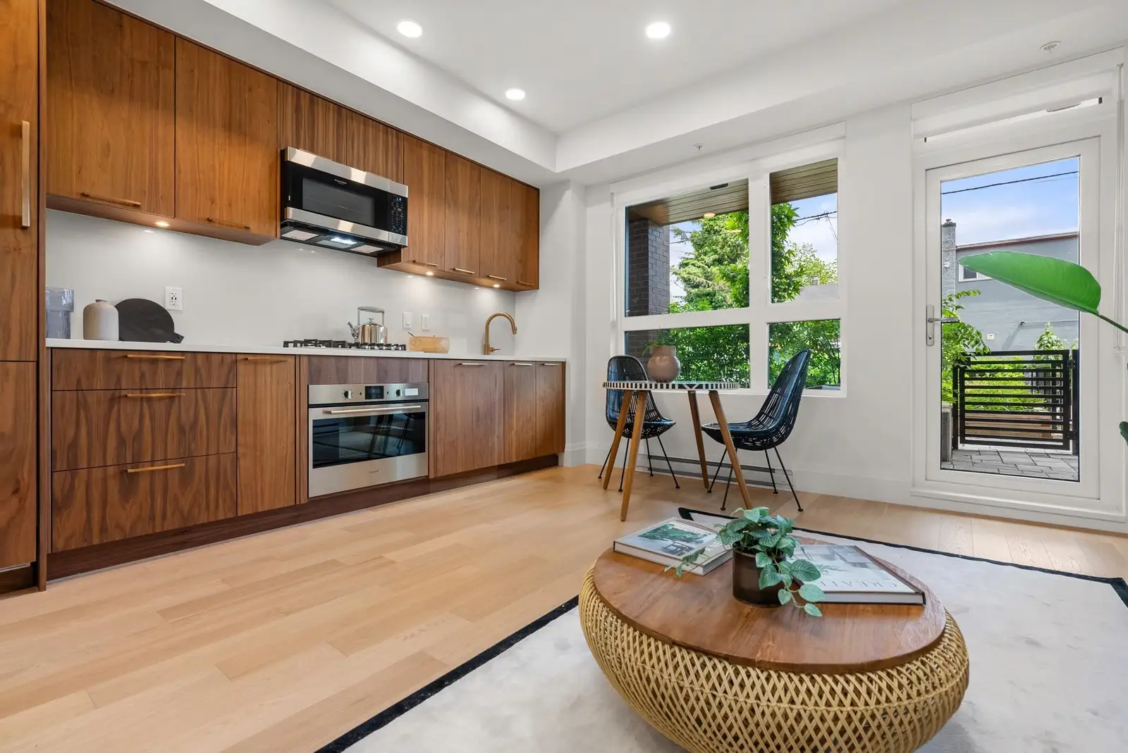 106 2550 GARDEN DRIVE, Vancouver BC V5N 4X6