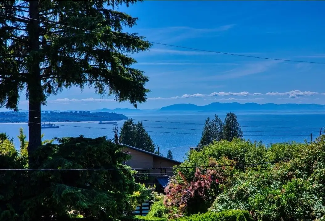 2233 PALMERSTON AVENUE, West Vancouver BC V7V 2V9