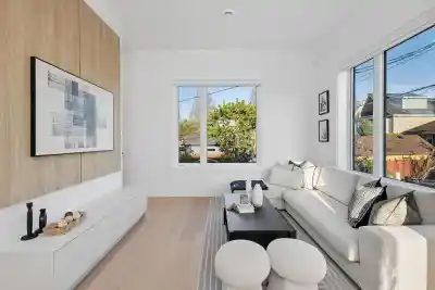 2754 GRAVELEY STREET, Vancouver BC V5K 3J7