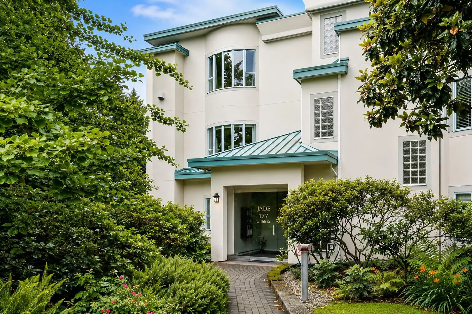 104 177 W 5TH STREET, North Vancouver BC V7M 1J6