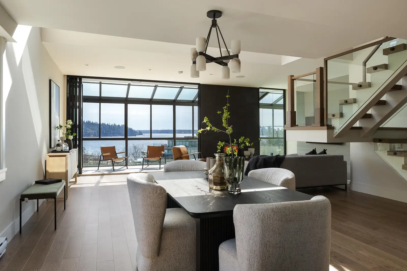 701 475 13TH STREET, West Vancouver BC V7T 2N7