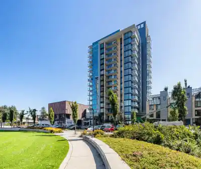 403 1471 HUNTER STREET, North Vancouver BC V7J 1H3