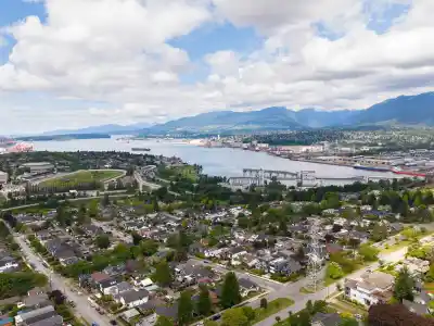 1 3645 DUNDAS STREET, Vancouver BC V5K 1S3