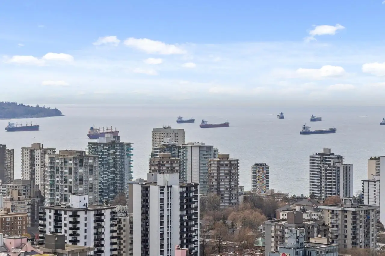 3302 1111 ALBERNI STREET, Vancouver BC V6E 4V2