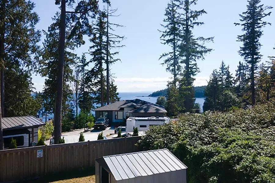 6173 BLIGH ROAD, Sechelt BC V7Z 0M1