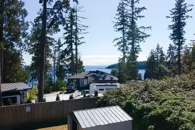 6173 BLIGH ROAD, Sechelt BC V7Z 0M1