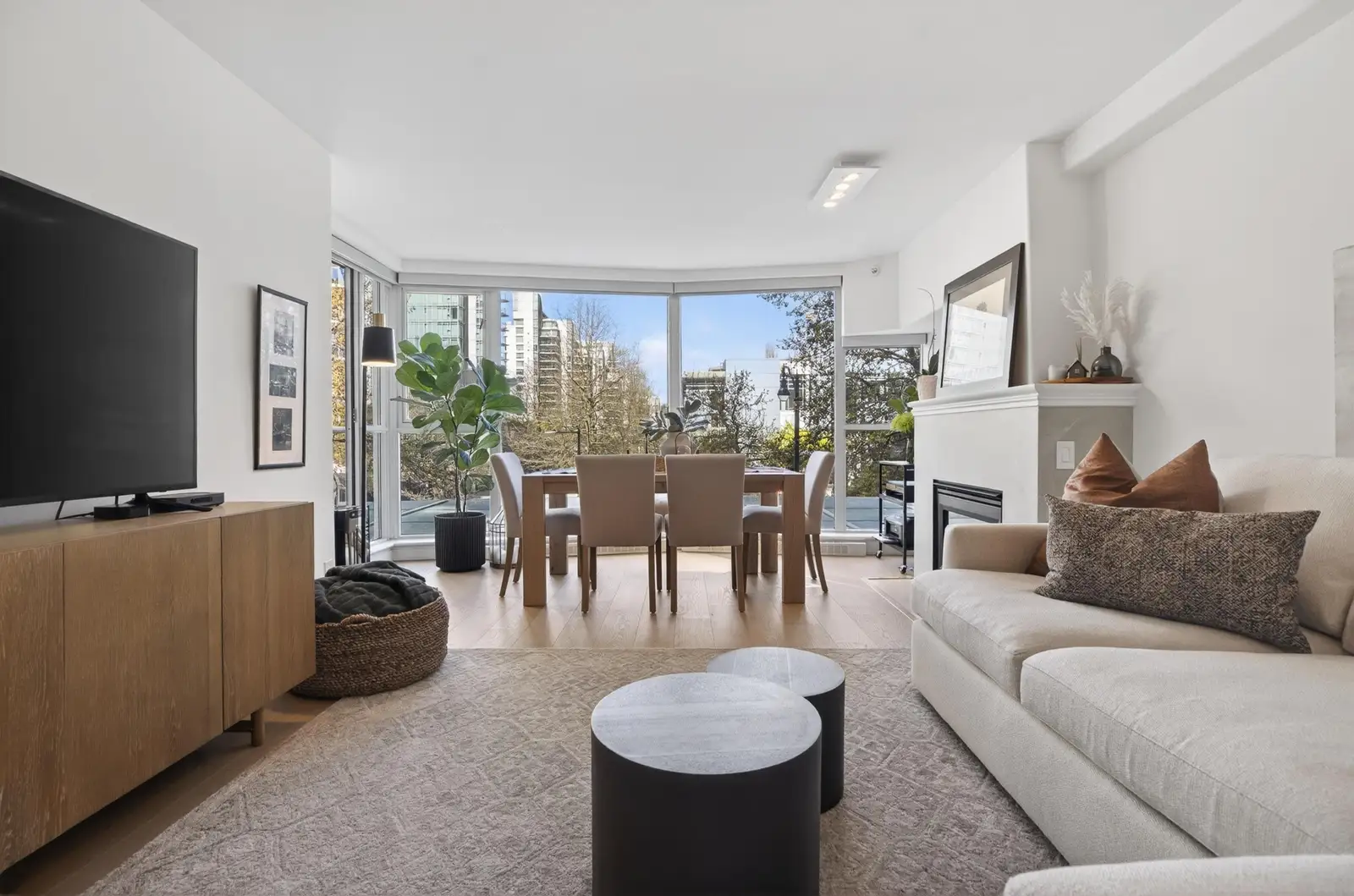 305 560 CARDERO STREET, Vancouver BC V6G 3E9