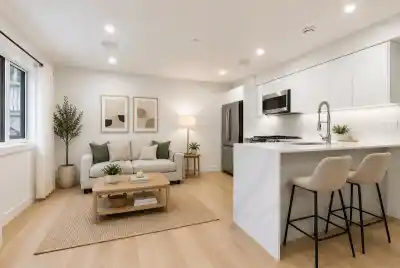 2885 E GEORGIA STREET, Vancouver BC V5K 2K3