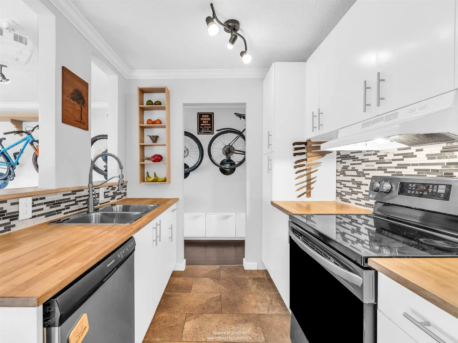 306 2222 CAMBRIDGE STREET, Vancouver BC V5L 1E6