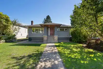 409 W 27TH STREET, North Vancouver BC V7N 2H7