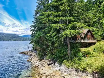 6787 SECHELT INLET ROAD, Sechelt BC V7Z 0L2