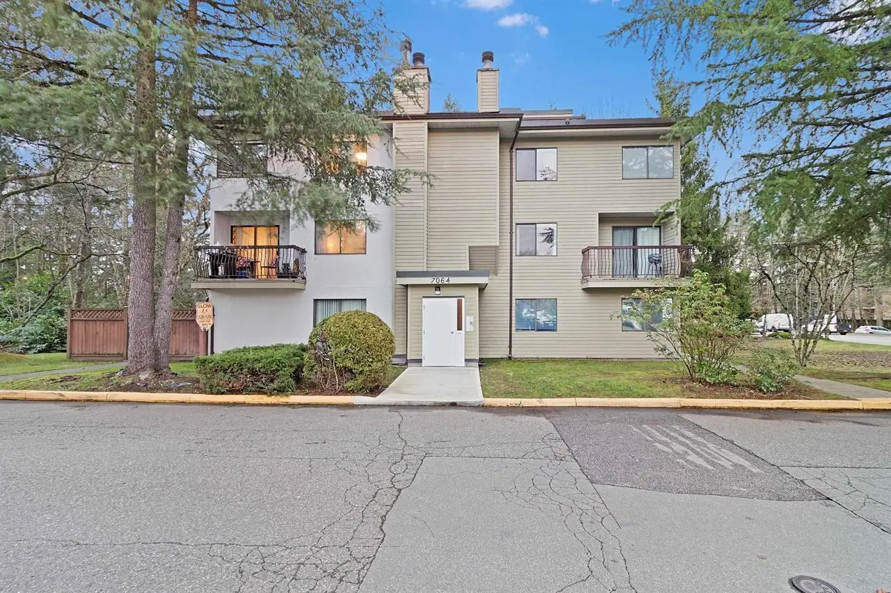 202 7064 133B STREET, Surrey BC V3W 7Z2