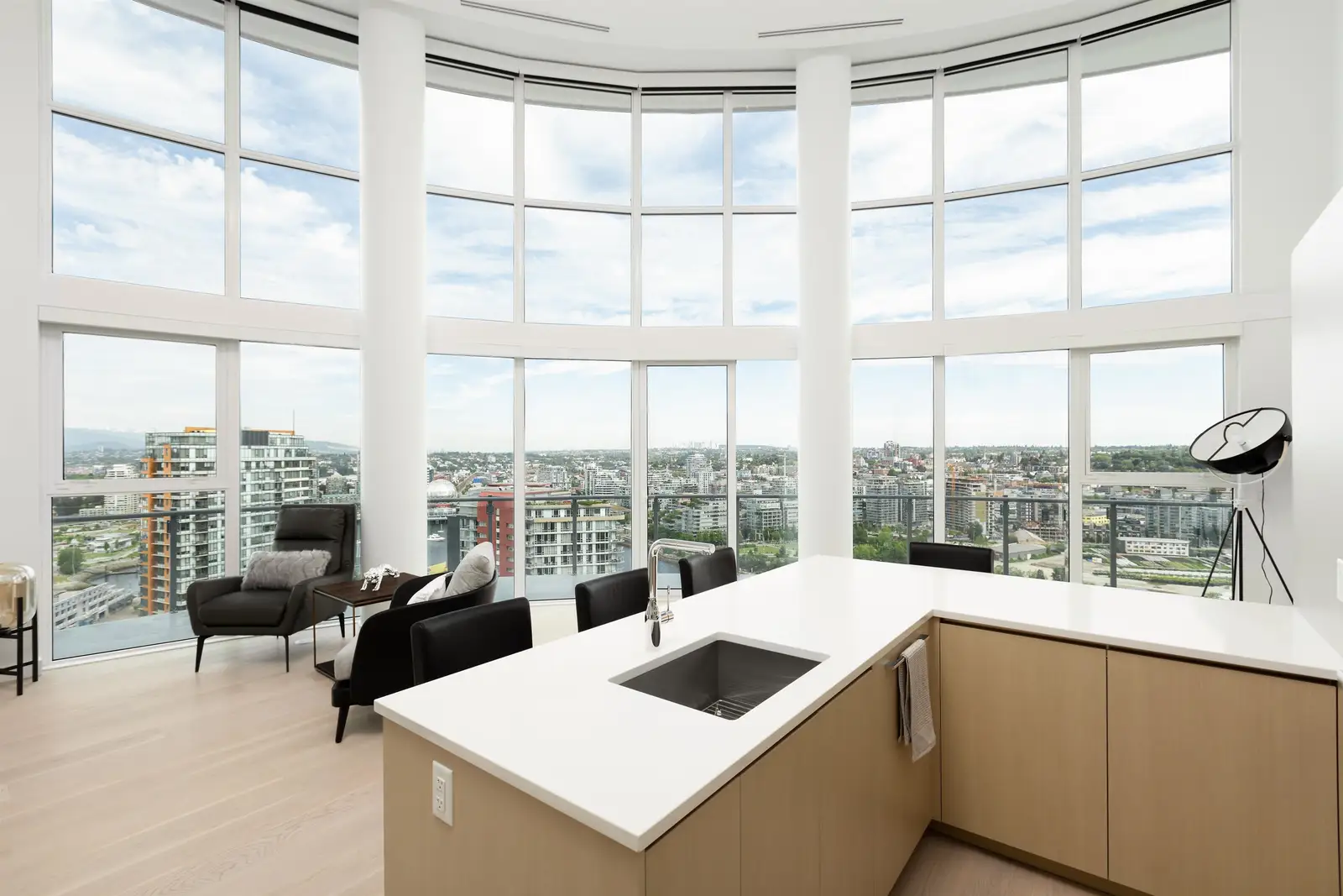 2817 89 NELSON STREET, Vancouver BC V6Z 0E7
