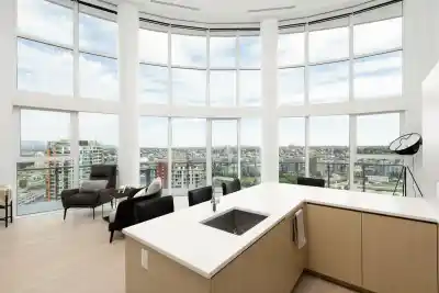 2817 89 NELSON STREET, Vancouver BC V6Z 0E7