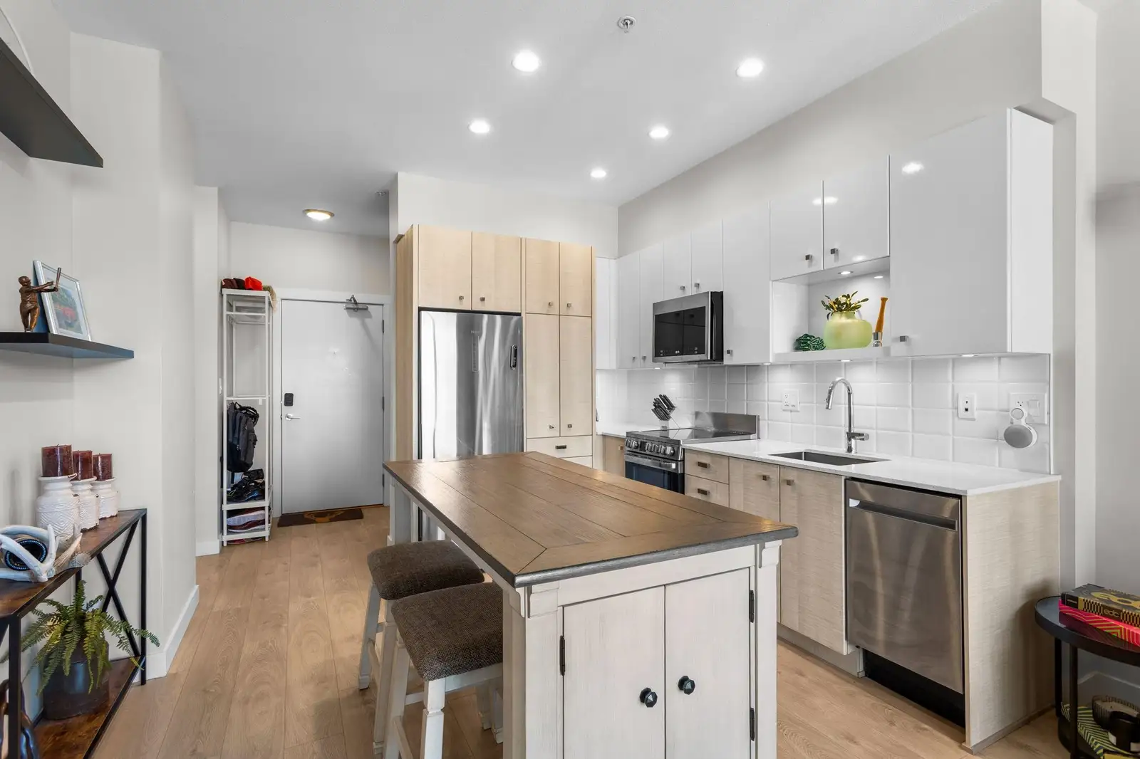 518 10838 WHALLEY BOULEVARD, Surrey BC V3R 0G8