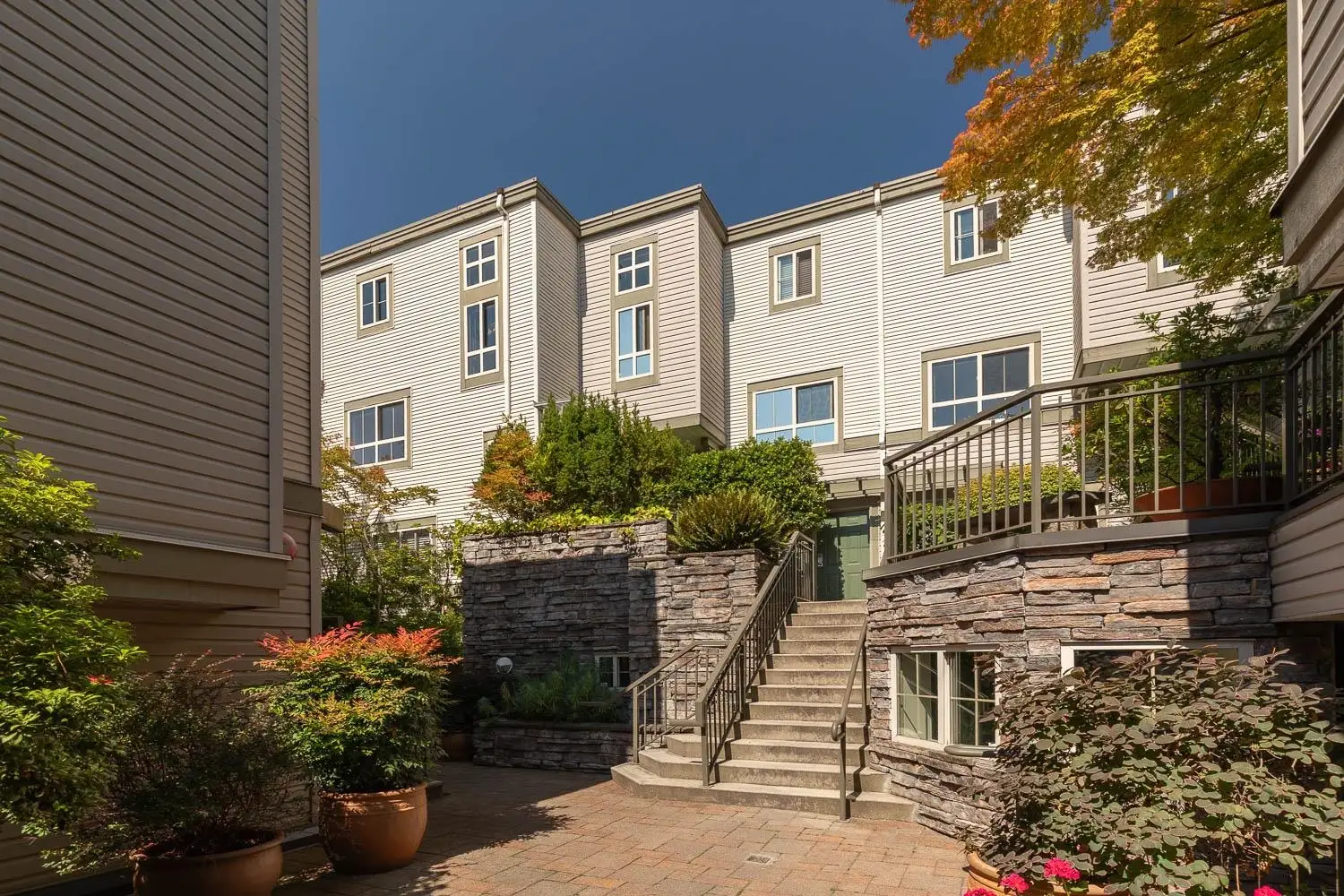 34 2375 W BROADWAY, Vancouver BC V6K 2E6