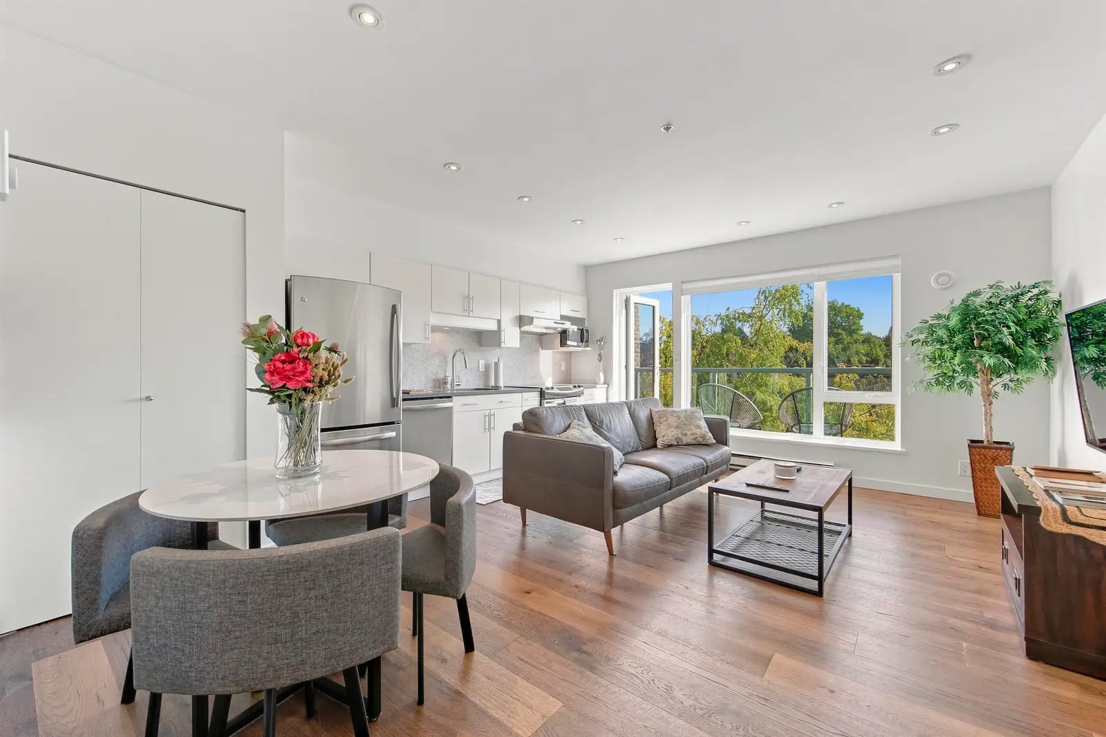 406 1688 CYPRESS STREET STREET, Vancouver BC V6J 5J1
