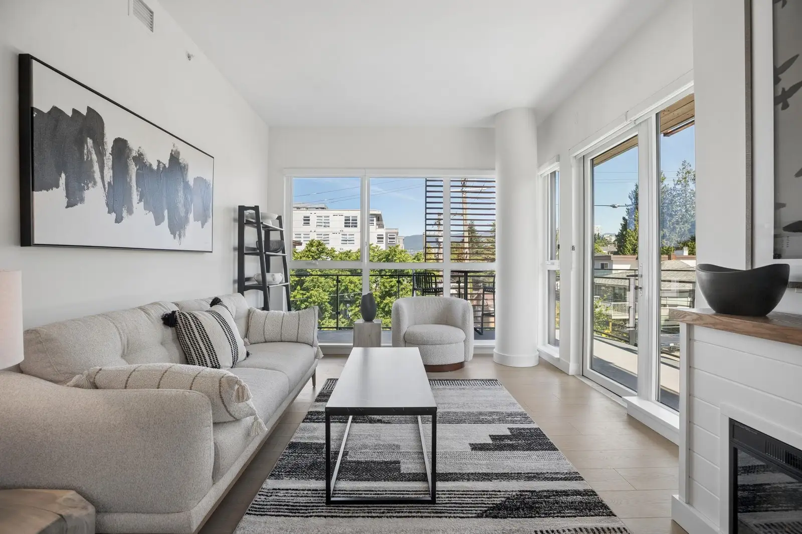 321 422 E 3RD STREET, North Vancouver BC V7L 0K1