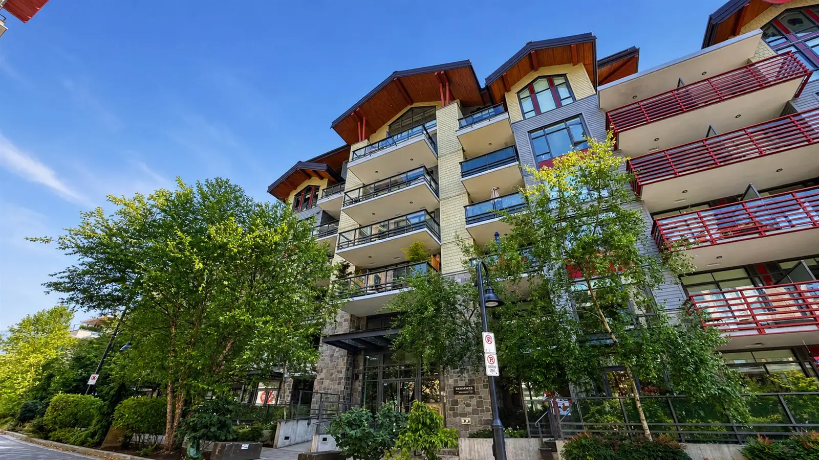 204 2738 LIBRARY LANE, North Vancouver BC V7J 0B3