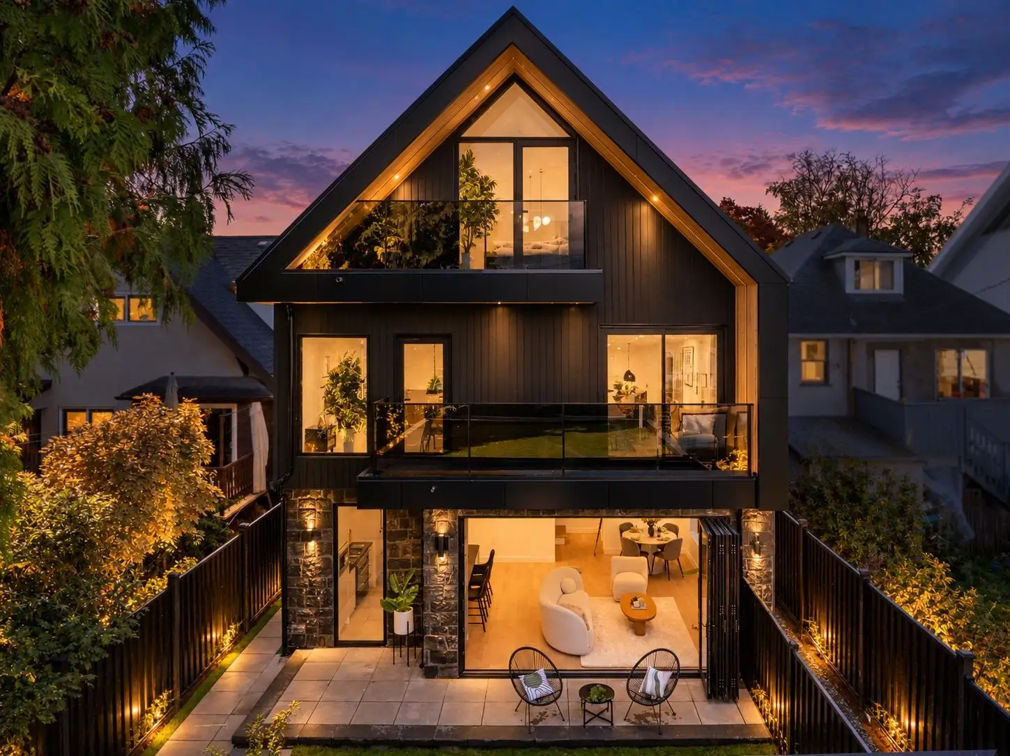2 2145 NAPIER STREET, Vancouver BC V5L 2P1