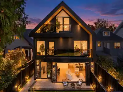 2 2145 NAPIER STREET, Vancouver BC V5L 2P1