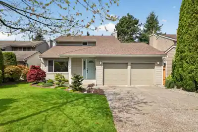 7159 YORK CRESCENT, Delta BC V4E 2W8