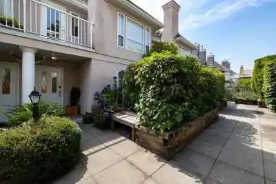 109 225 E 6TH STREET, North Vancouver BC V7L 1P4