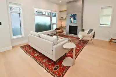 4015 VICTORIA DRIVE, Vancouver BC V5N 4M9