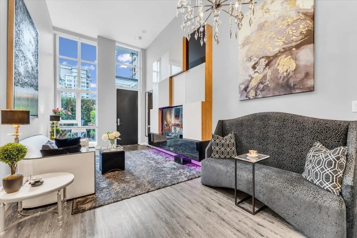1762 ONTARIO STREET, Vancouver BC V5T 0G2