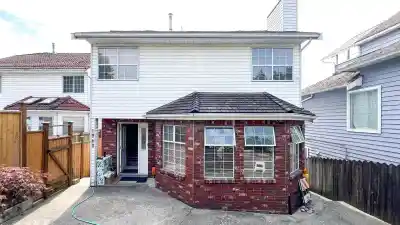 1860 SE MARINE DRIVE, Vancouver BC V5P 2R8