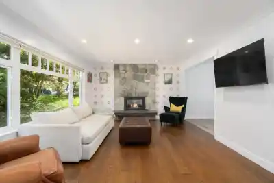 457 W 23RD STREET, North Vancouver BC V7M 2B8