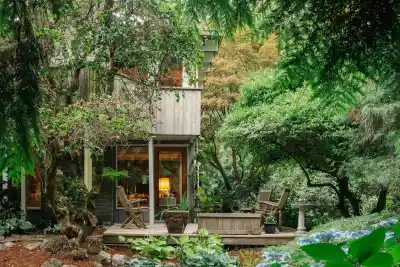 6222 ST. GEORGES AVENUE, West Vancouver BC V7W 1Z7