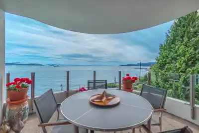 103 2280 BELLEVUE AVENUE, West Vancouver BC V7V 1C6