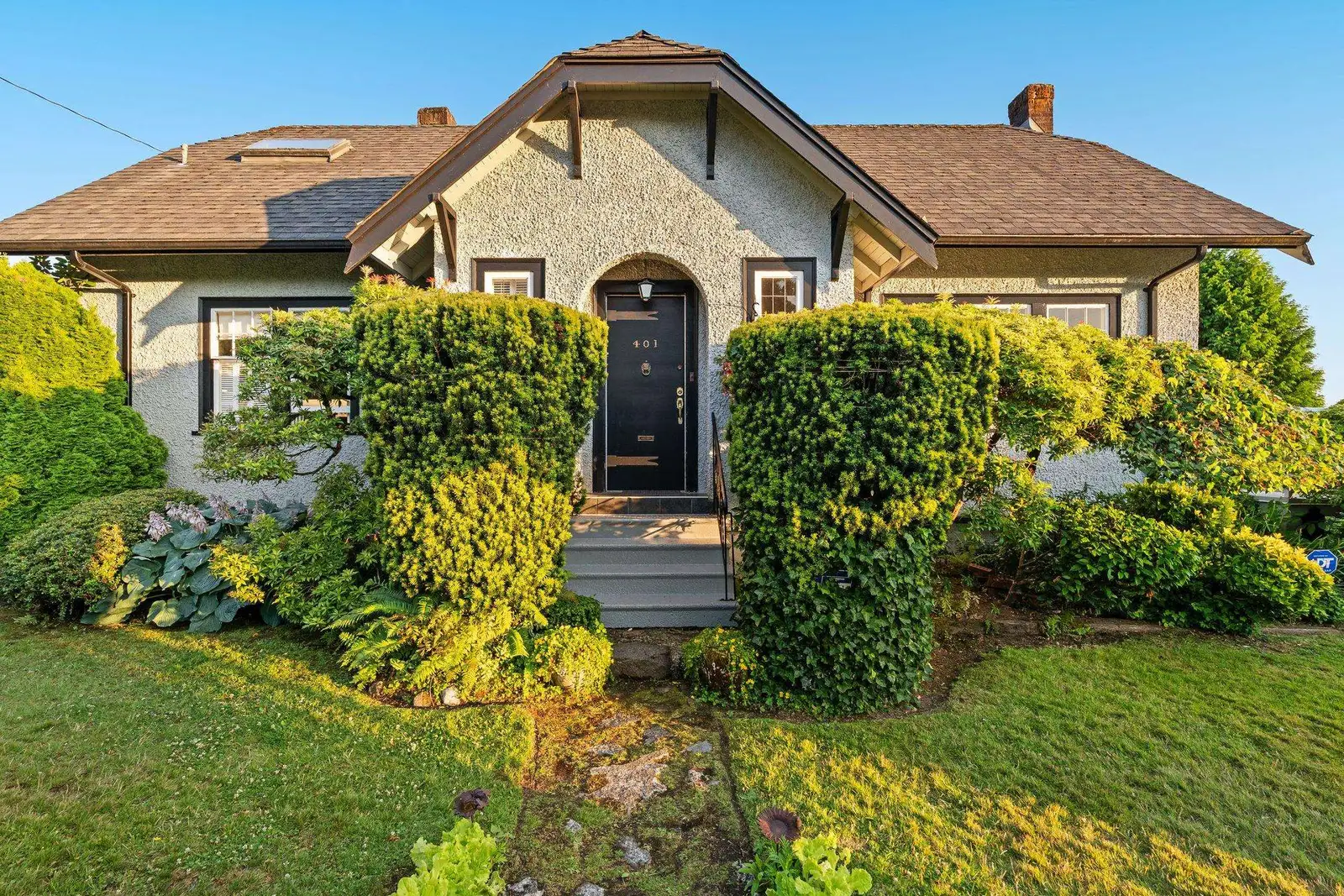 401 SOMERSET STREET, North Vancouver BC V7N 1G2