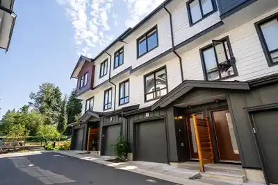 9 10527 155 STREET, Surrey BC V3R 0S1