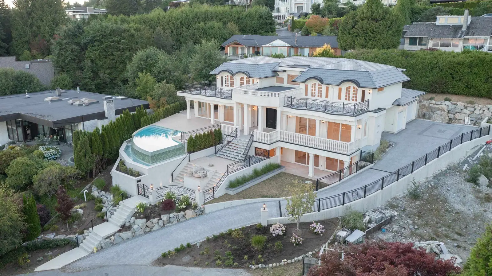 1445 SANDHURST PLACE, West Vancouver BC V7S 2P4