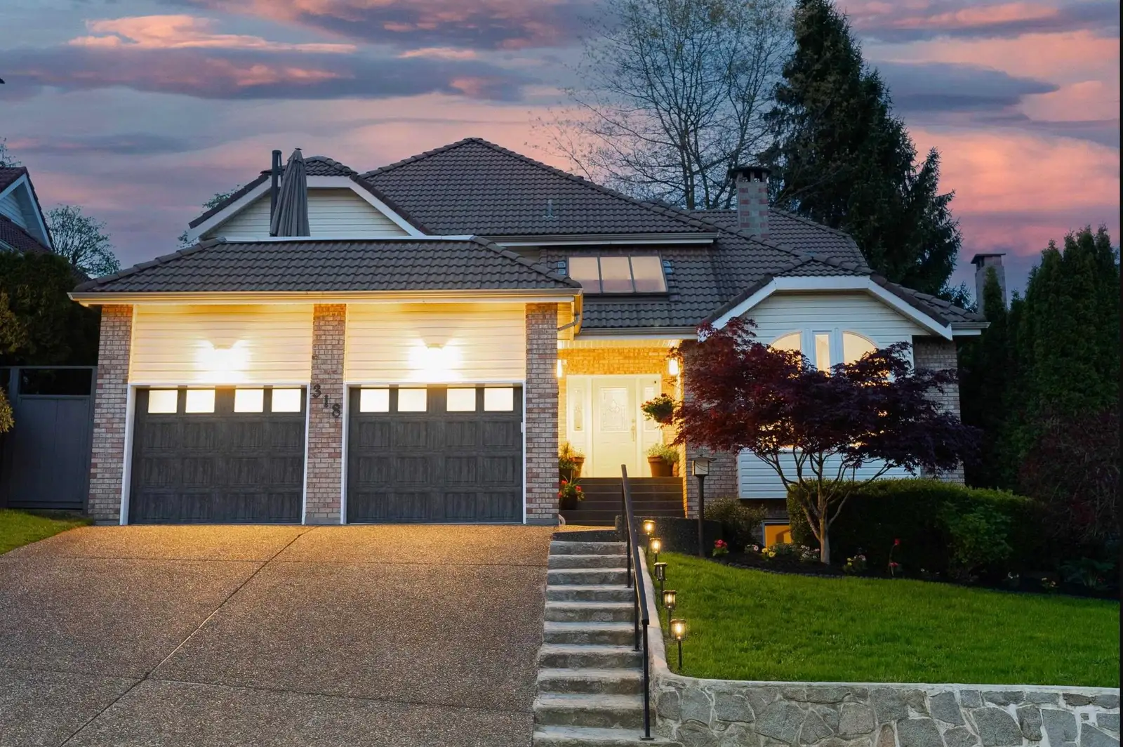 318 ROCHE POINT DRIVE, North Vancouver BC V7G 2M2