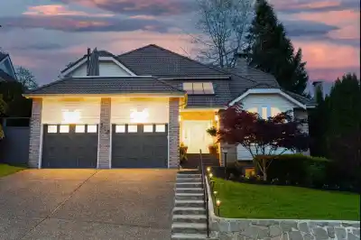 318 ROCHE POINT DRIVE, North Vancouver BC V7G 2M2