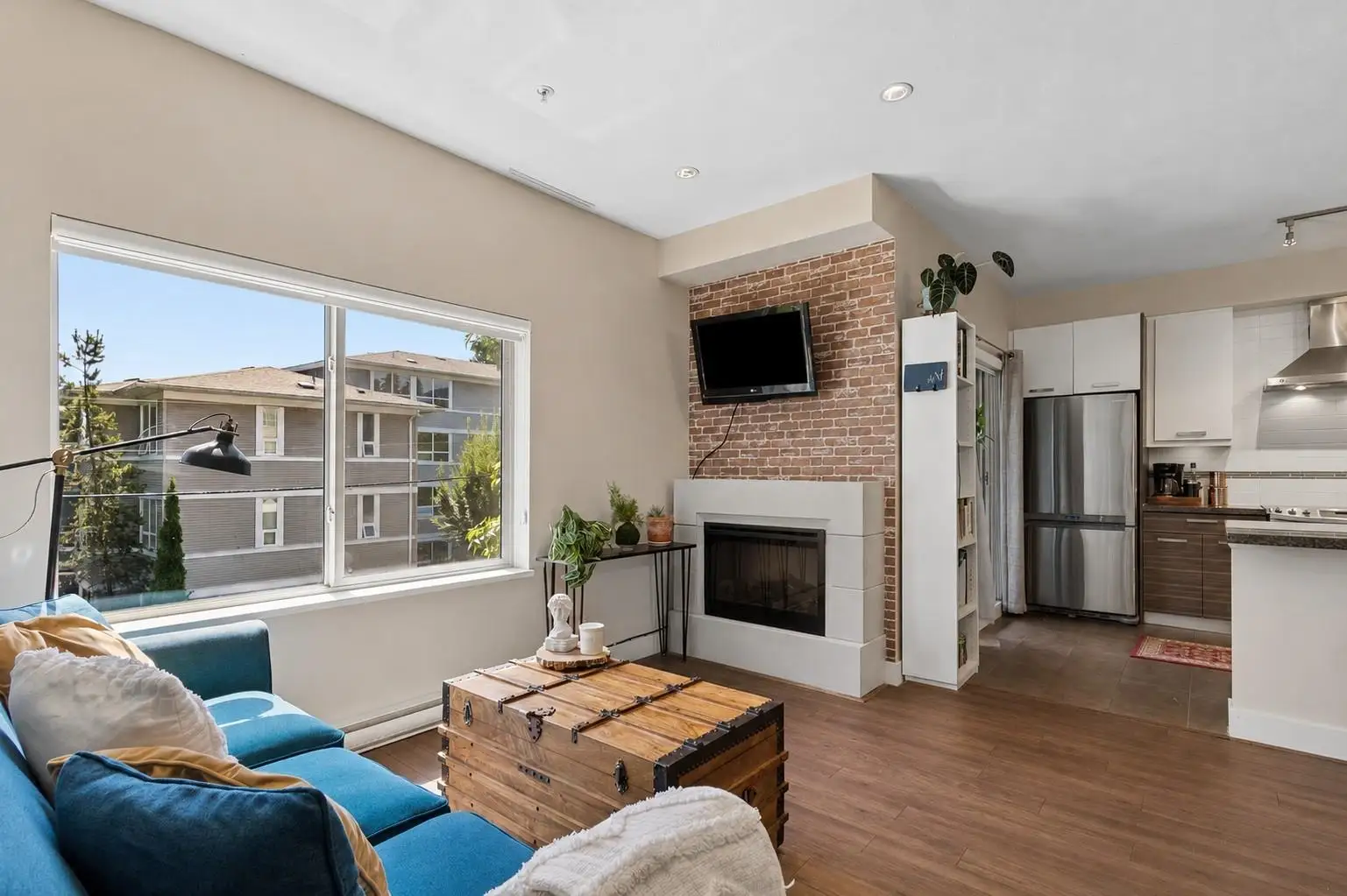 206 1273 MARINE DRIVE, North Vancouver BC V7P 1T3