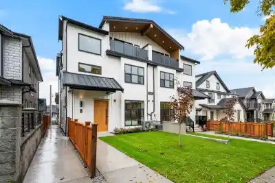 2 3065 CHARLES STREET, Vancouver BC V5K 3B6