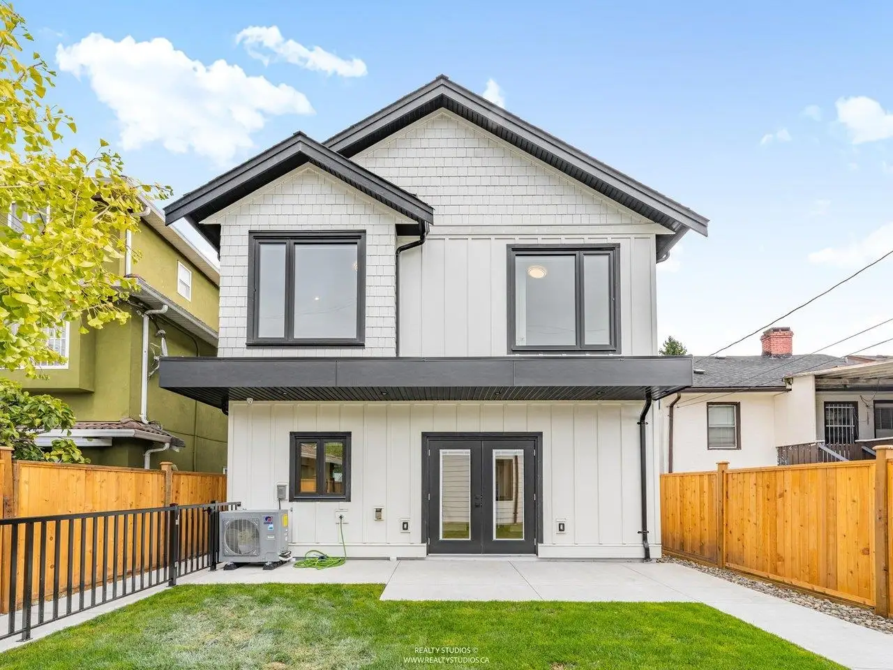 2 4257 KNIGHT STREET, Vancouver BC V5N 3M3