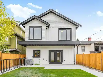 2 4257 KNIGHT STREET, Vancouver BC V5N 3M3