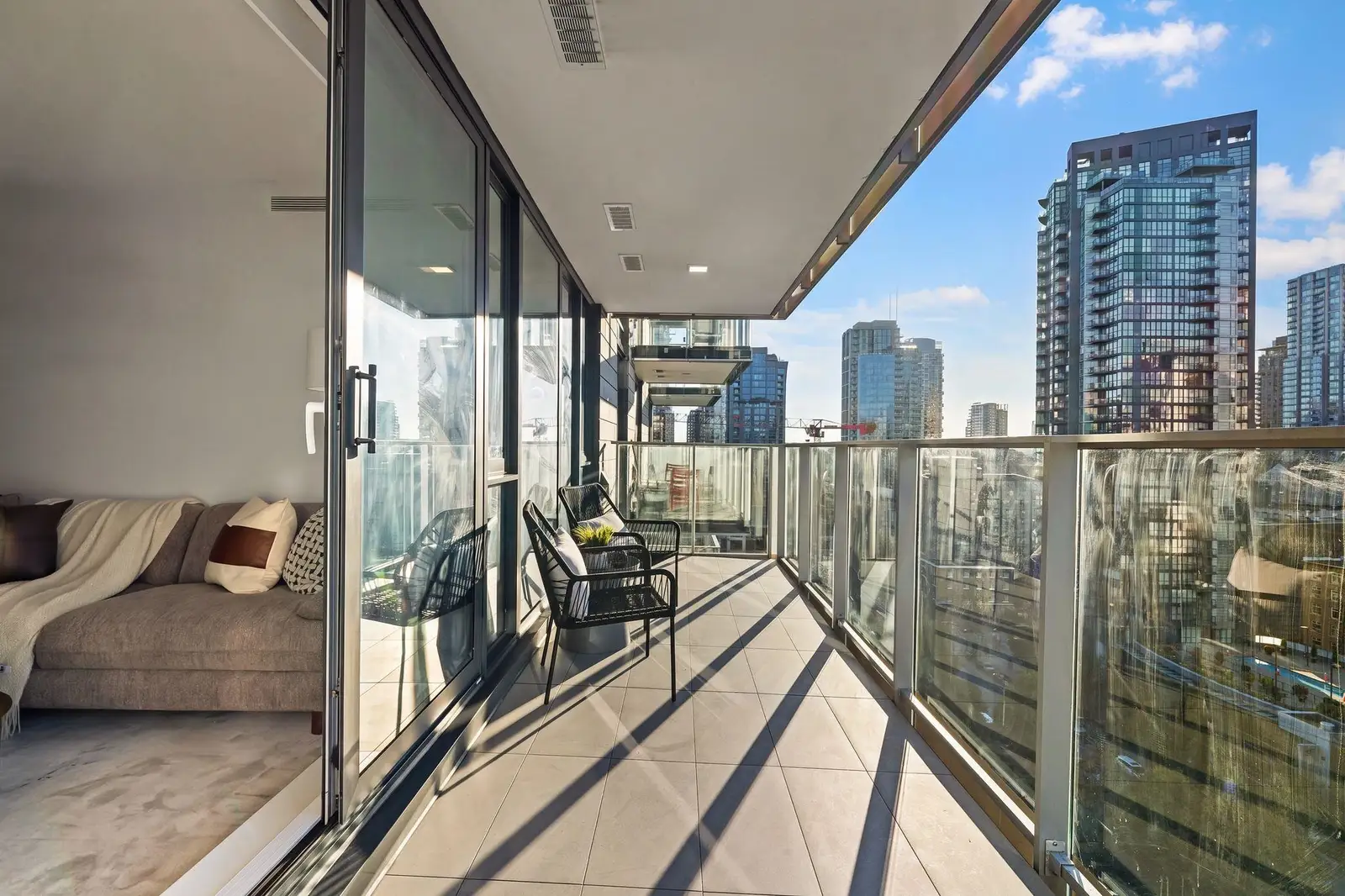 1610 1111 RICHARDS STREET, Vancouver BC V6B 0S3