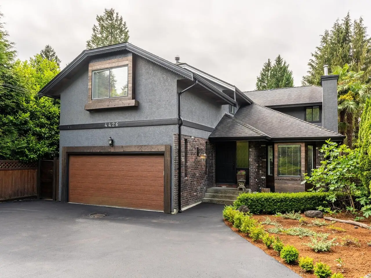4426 MARINE DRIVE, West Vancouver BC V7W 2N9
