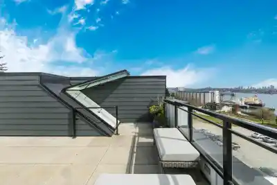 356 555 E 2ND STREET, North Vancouver BC V7L 1E1