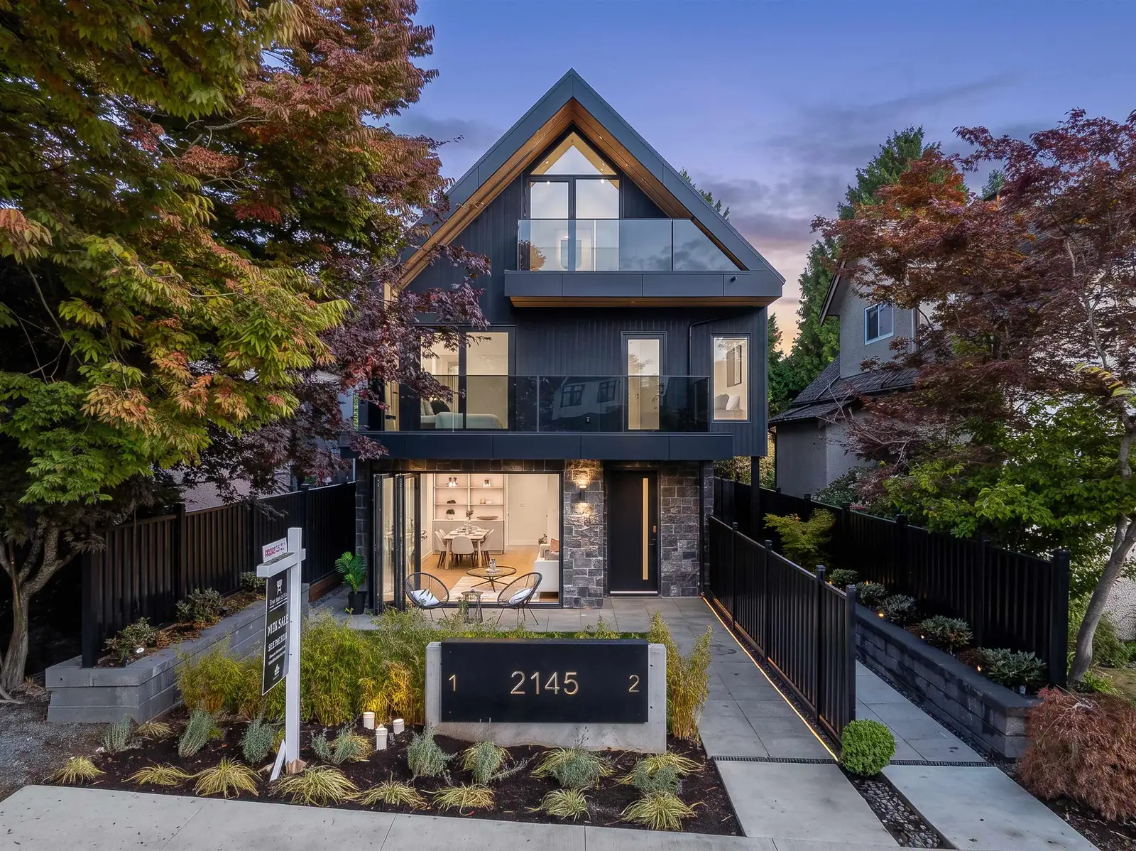 1 2145 NAPIER STREET, Vancouver BC V5L 2P1