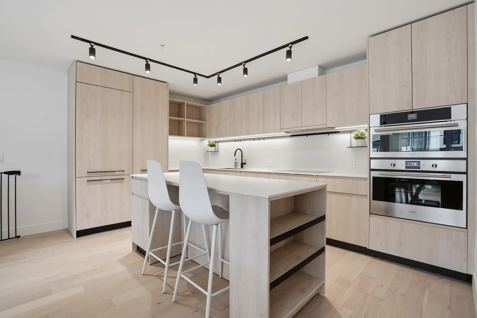 3960 DUMFRIES STREET, Vancouver BC V5N 0J1
