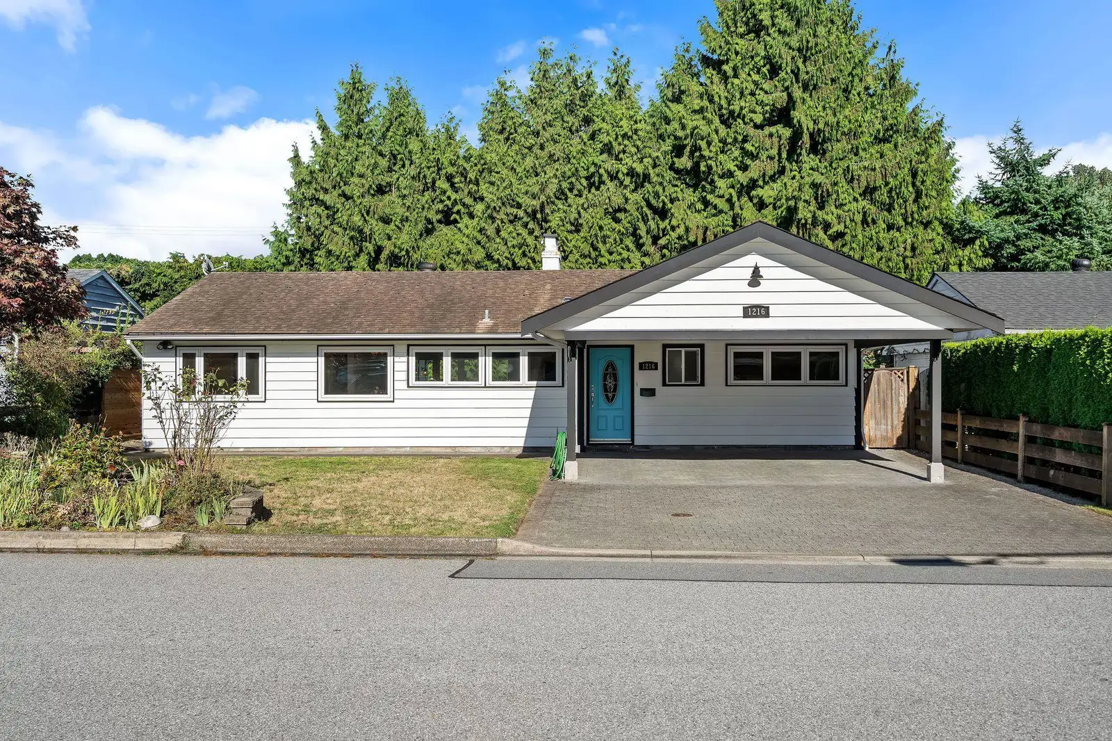1216 PINEWOOD CRESCENT, North Vancouver BC V7P 1E9