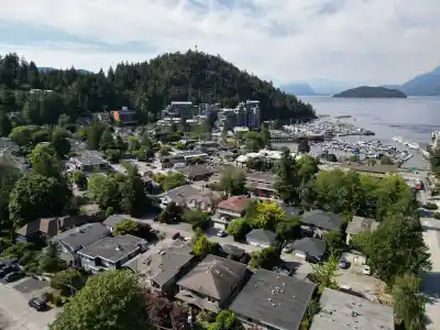 6339 DOUGLAS STREET, West Vancouver BC V7W 2G1