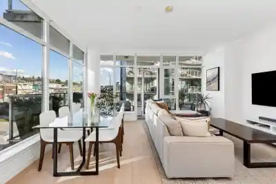 409 185 VICTORY SHIP WAY, North Vancouver BC V7L 0G2
